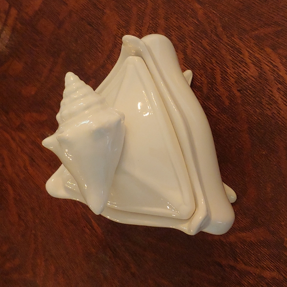 Seashell Porcelain Covered Dish - Picture 8 of 16